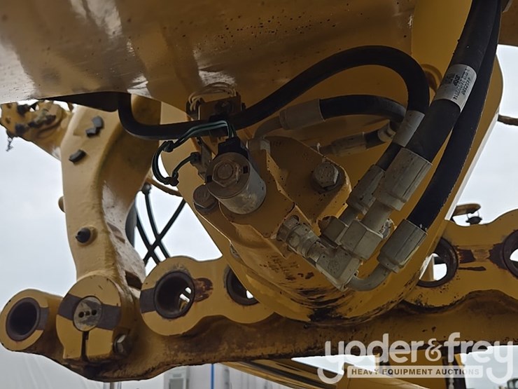 2015-caterpillar-12m3-image-50