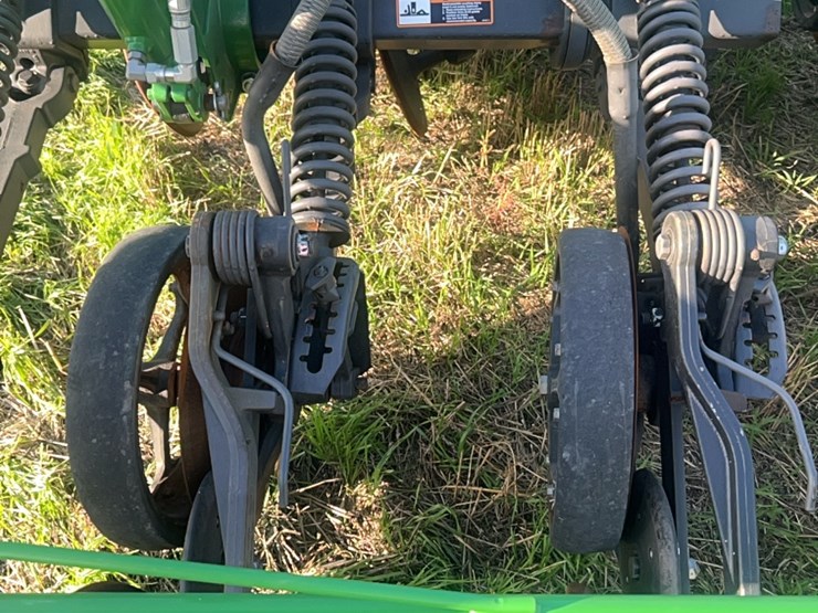 2018-john-deere-1910-image-113