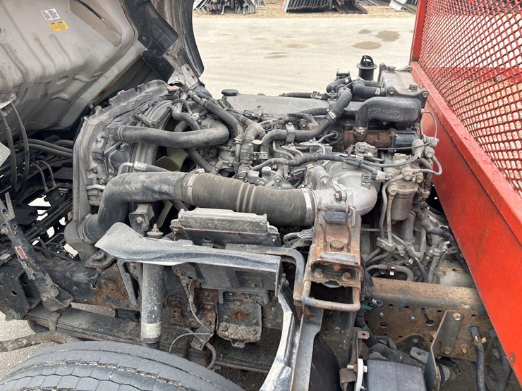 2015-isuzu-npr-xd-image-17