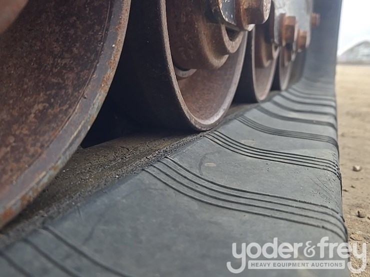 2021-deere-317g-image-15