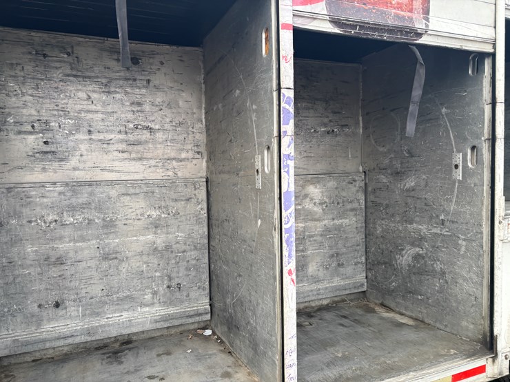 2001-hackney-beverage-trailer-image-22