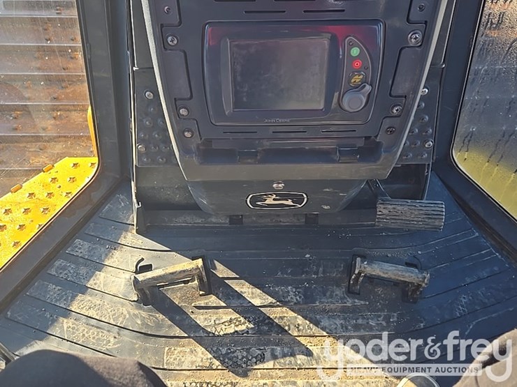 2018-deere-700k-image-90