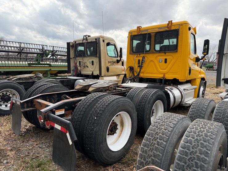 #40954-•-2016-freightliner-t/a-daycab-truck-tractor-3akjgedv4gsgw5933-image-3