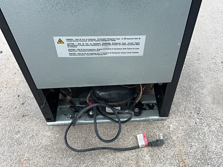 fridge-for-dorm-room,-dryer-shack,-shop,-etc.,-works-good-image-19