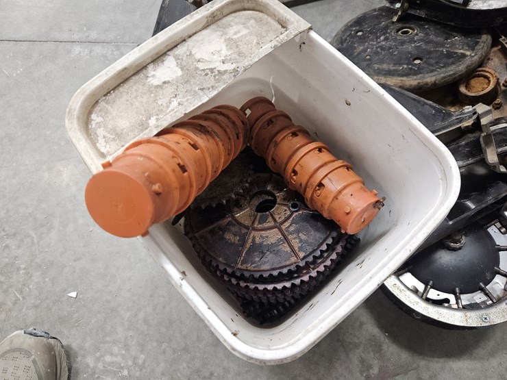 2011-kinze-3600-image-18