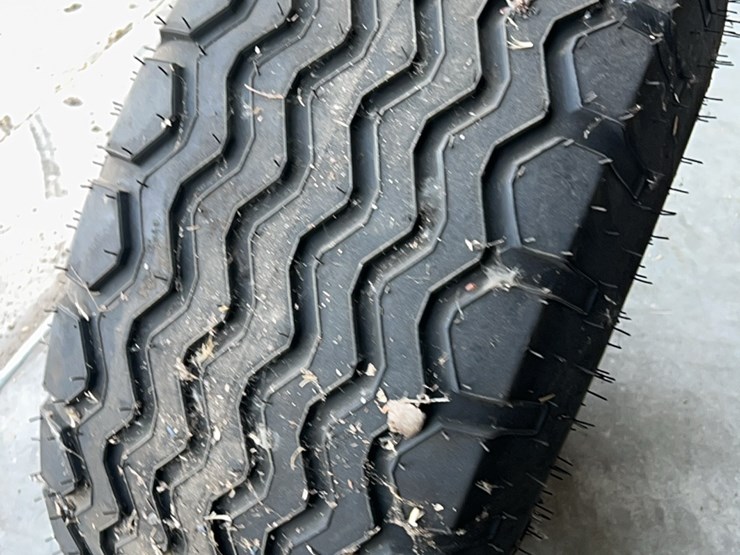 brand-new-john-deere-air-seeder-tire-and-rim,-size-is-140/55/r18-￼-image-14