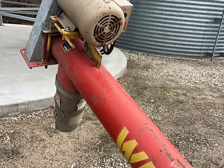 westfield-jump-auger,-has-5-hp-single-phase-220-electric-motor-image-32