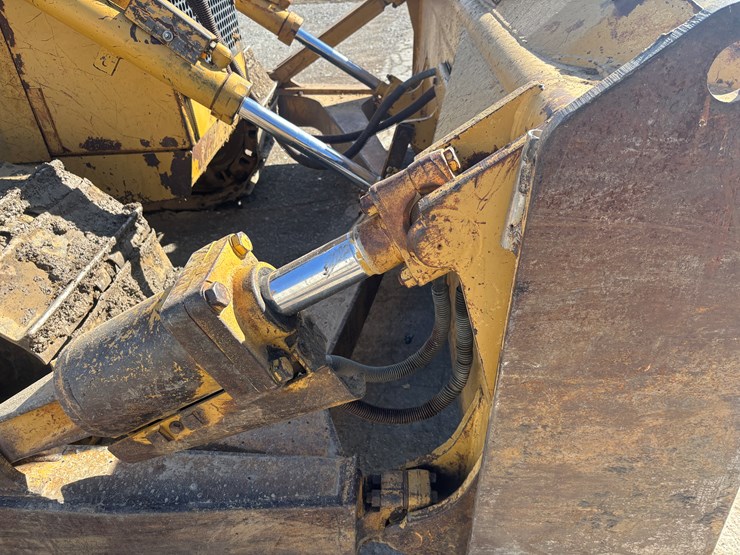 caterpillar-d6m-image-23