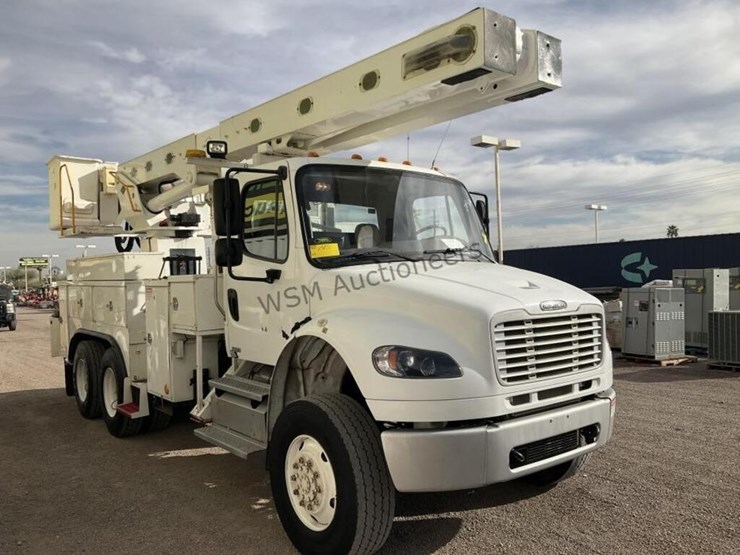 2012-freightliner-m2-106-image-4