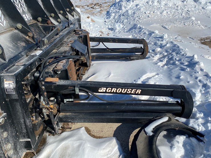 2011-new-holland-390-image-52