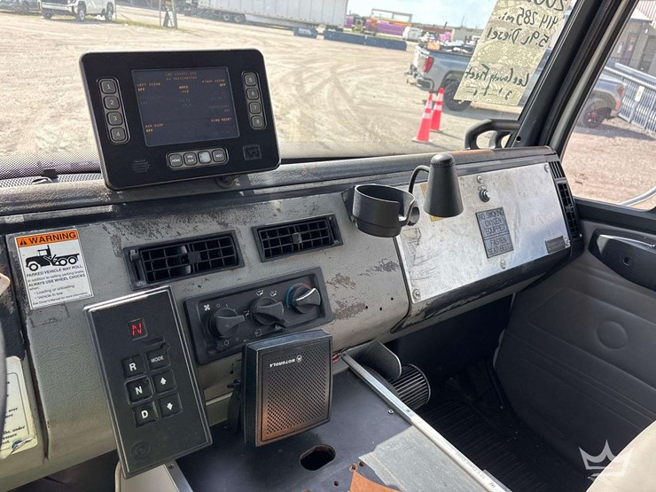 2003-freightliner-fl60-image-36