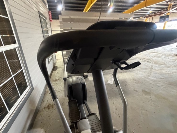 #34119-•-precor-efx524-elliptical-image-18
