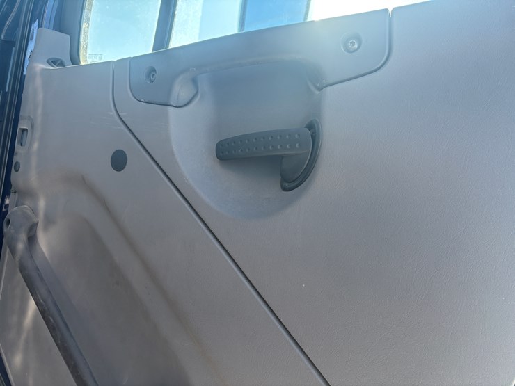 #2294-•-2013-freightliner-m2-flatbed-truck-image-31