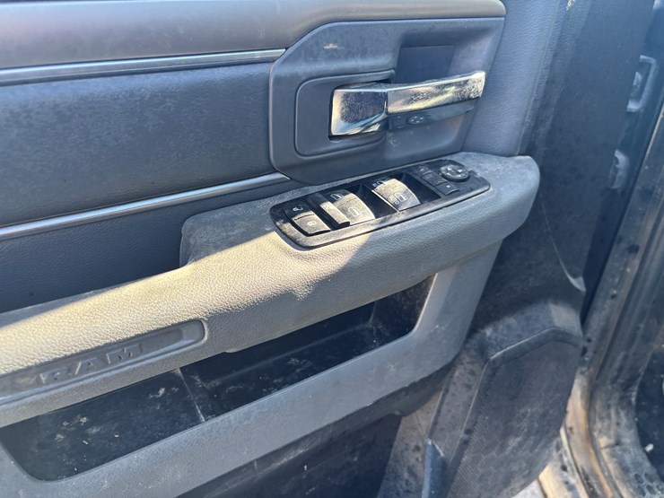 2014-dodge-1500-image-43