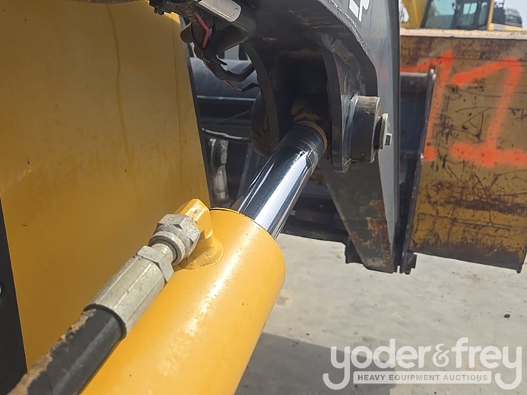 2014-deere-310k-ep-image-32