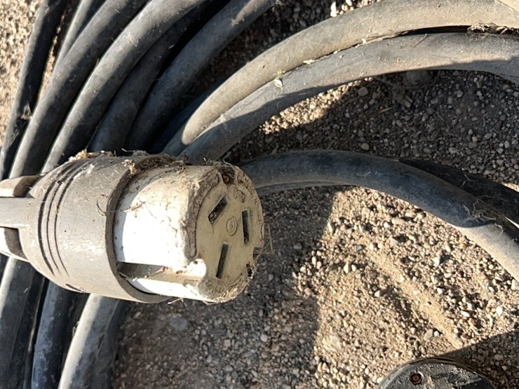 80-foot-220-cord,-nice-shape-image-5