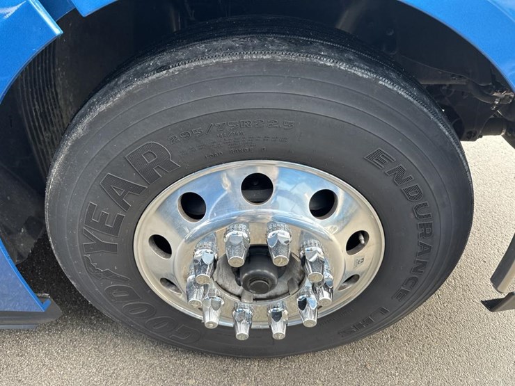 #2225-•-2024-volvo-vnl-sleeper-cab-semi-truck-tractor-image-66