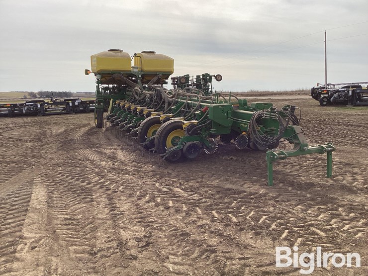 2022-john-deere-1775nt-image-3