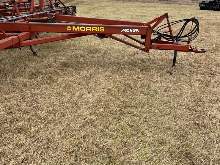 lot-49.-1981-33’-morris-magnum-model-cp-731-chisel-plow-w/3-bar-harrows,-well-maintained-unit,-super-clean-and-straight,-check-photos-image-5