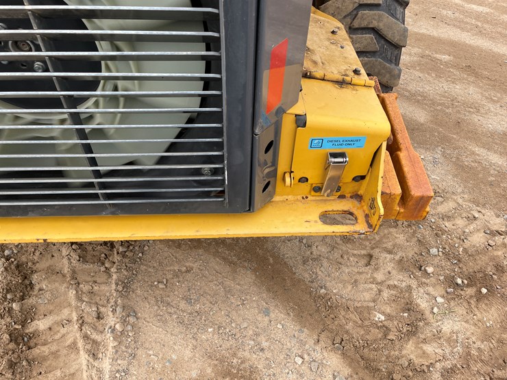 2019-john-deere-332-image-16