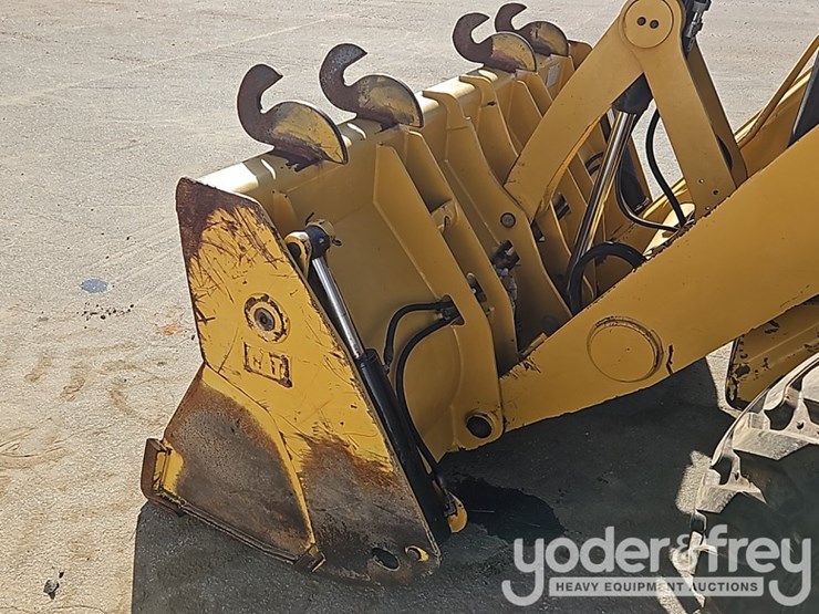 2017-caterpillar-415f2-il-image-9