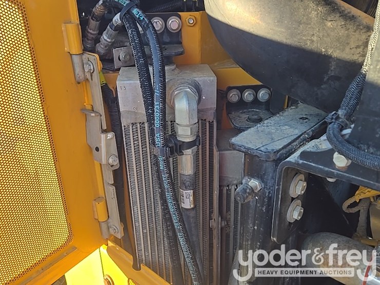 2018-deere-700k-image-53