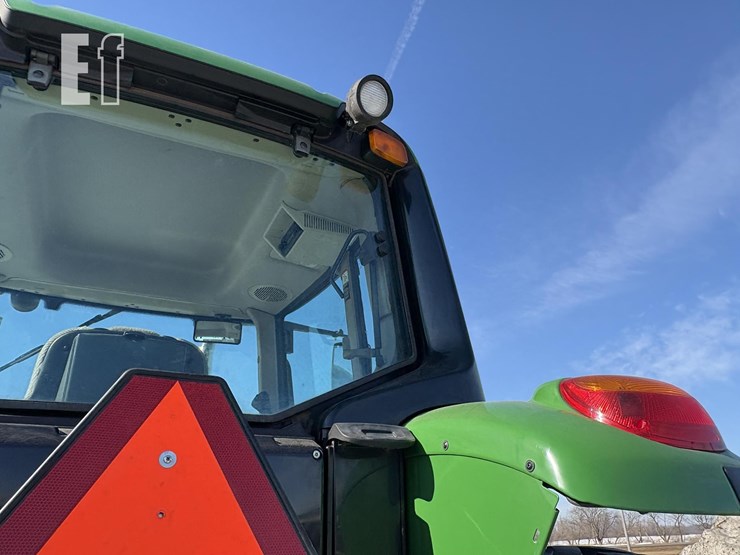 2011-john-deere-7130-image-17