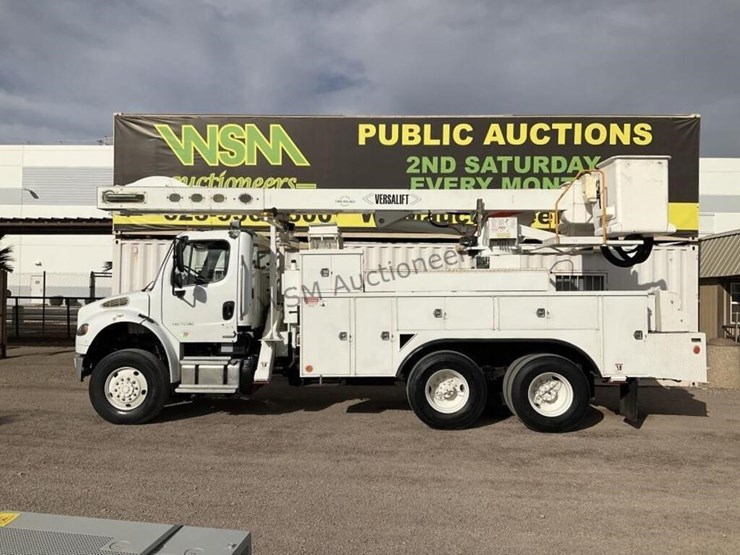 2012-freightliner-m2-106-image-1