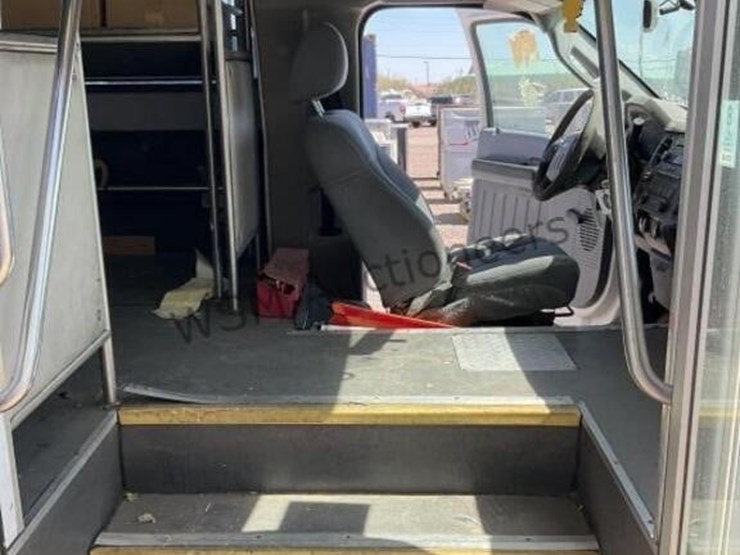 2015-ford-f550-image-9