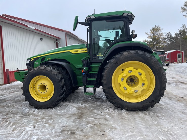 2020-john-deere-8r-340-image-10