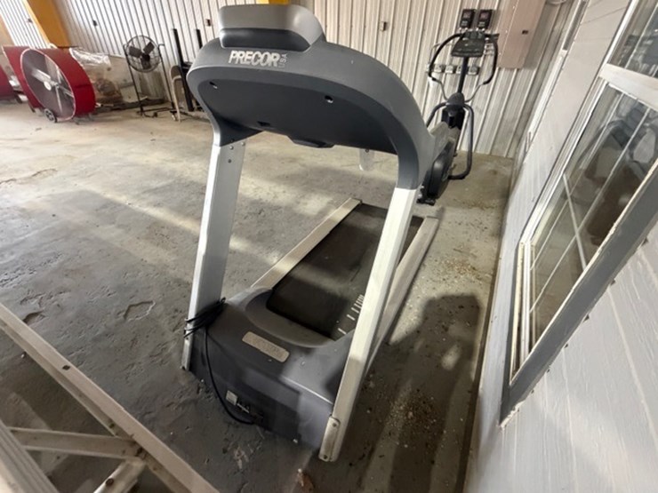 #34120-•-precor-932i-treadmill-image-4