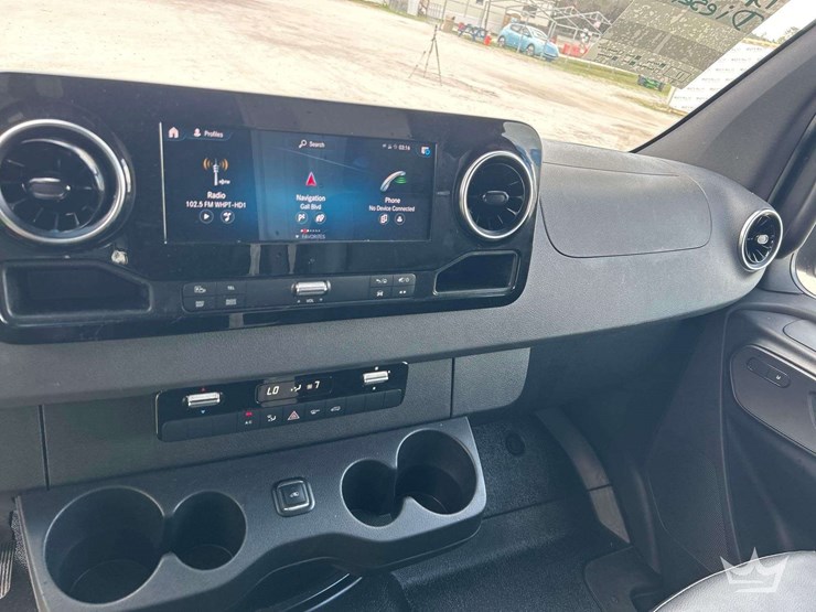 2021-mercedes-benz-sprinter-4500-image-15