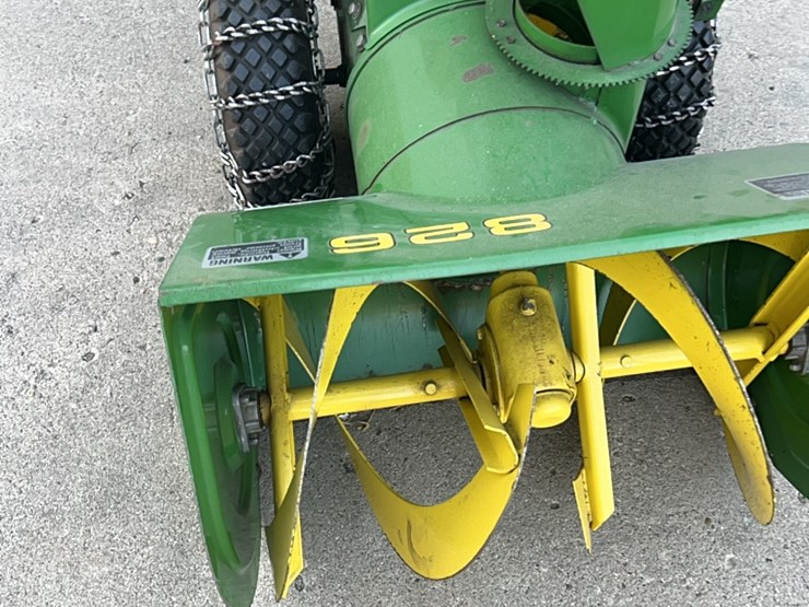 john-deere-model-826-snowblower,-nice-shape,-low-time,-stored-inside,-electric-start-image-4