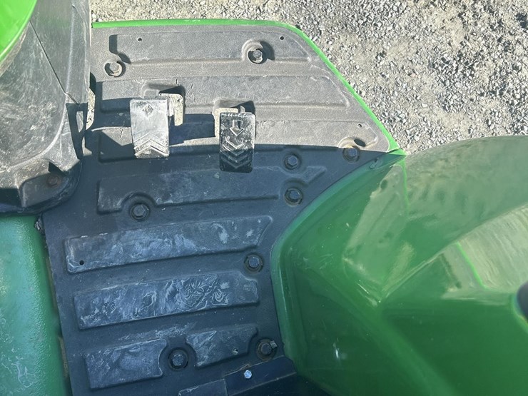 2015-john-deere-4044m-image-10