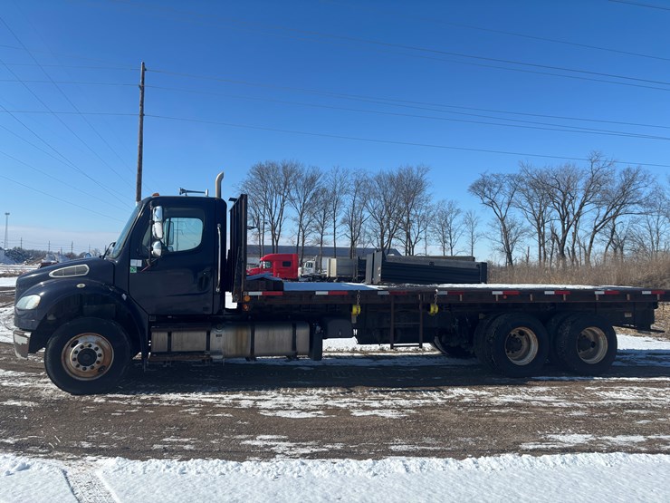#2294-•-2013-freightliner-m2-flatbed-truck-image-2
