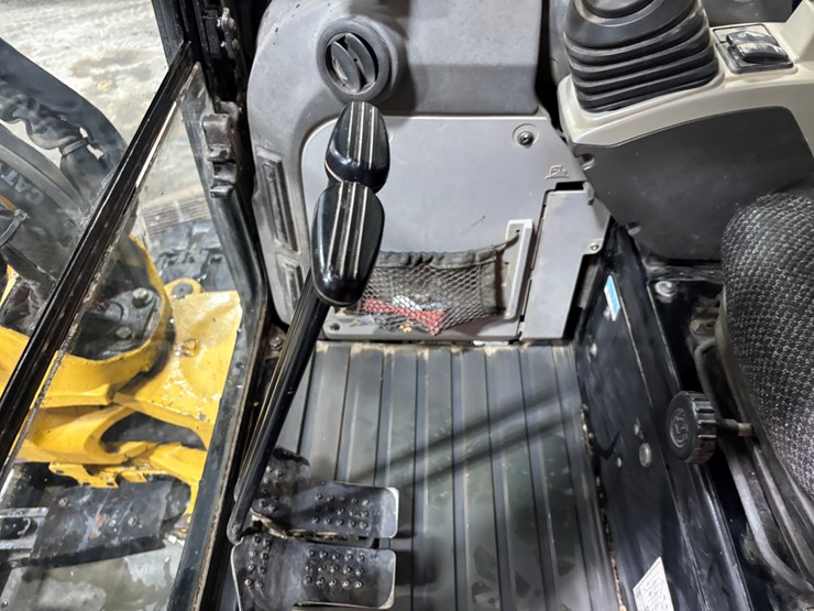 caterpillar-305-image-35