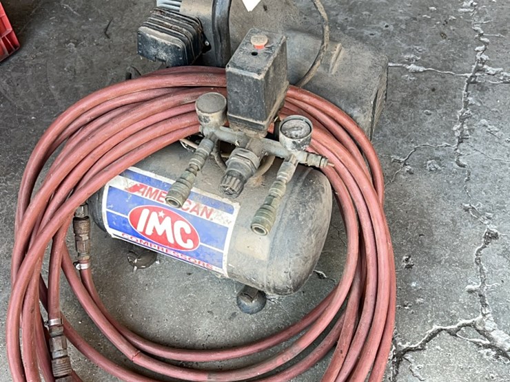 portable-carry-along-type-air-compressor-with-hose-image-2