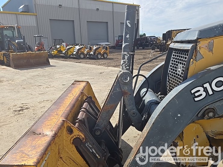 2010-deere-310sj-image-32