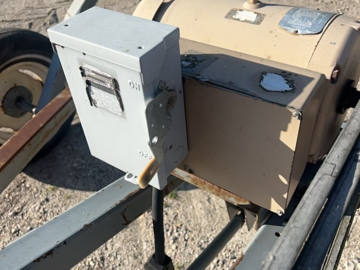 7-“x-37’sakundiak-model-hd-7–-1200-auger-with-7.5-hp-baldor-single-ph-220-electric-motor-image-17