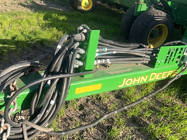 2018-john-deere-1910-image-56