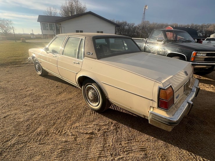 lot-13.-oldsmobile-delta-88-royale-car,-4-dr.,-196,050-mi,-307-v8,--4-speed-automatic-image-5