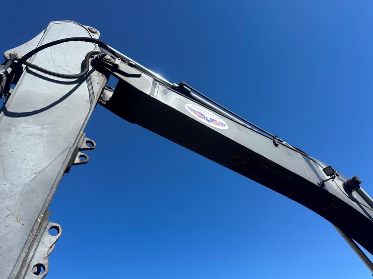 new-holland-eh215-image-36