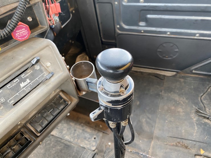 1999-mack-rd690s-image-66