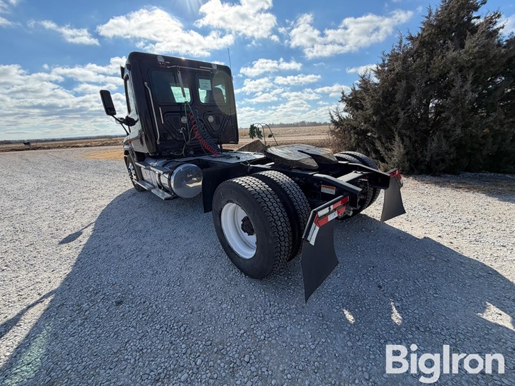 2015-freightliner-cascadia-125-image-7