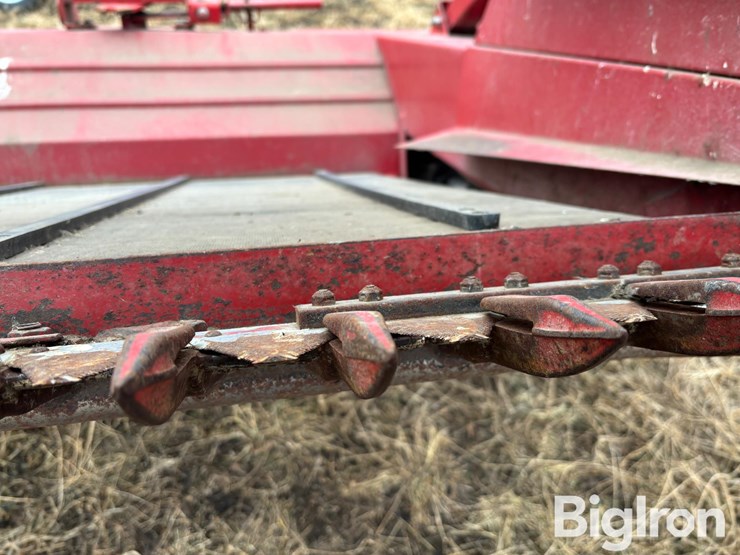 case-725-pull-type-swather-image-20
