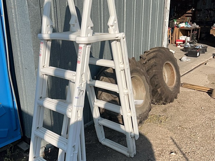 double-sided-ladder,-heavy-duty-plastic-image-6
