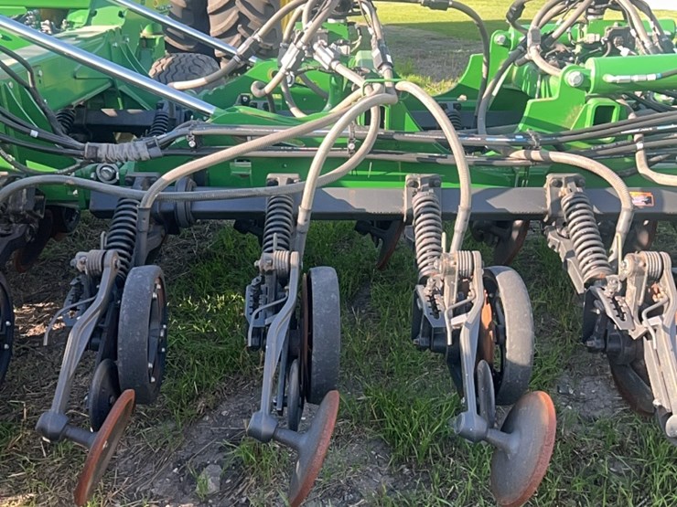 2018-john-deere-1910-image-175