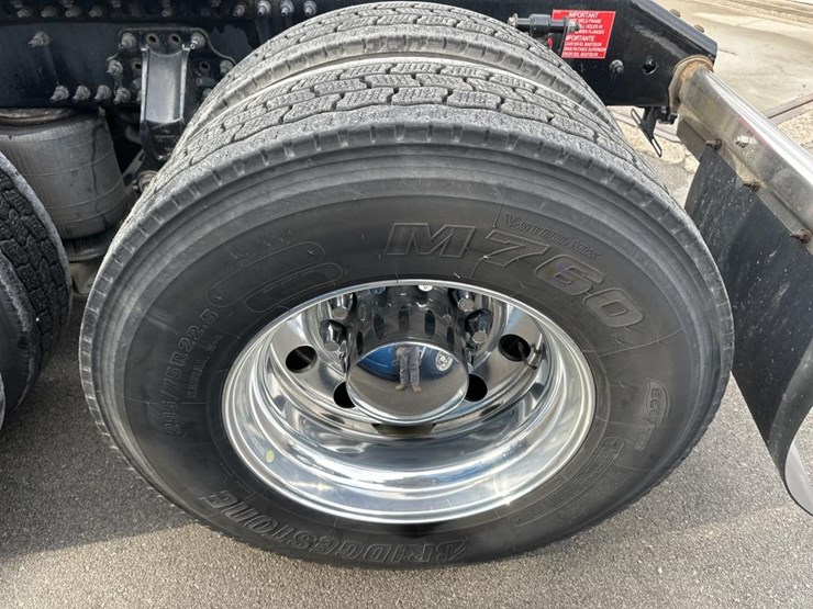 2022-volvo-10-image-57