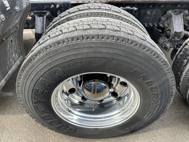 2019-volvo-10-image-56