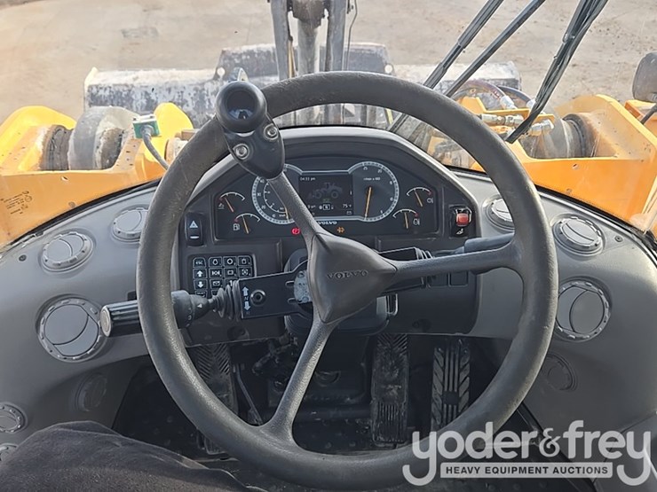 2014-volvo-l150h-image-103